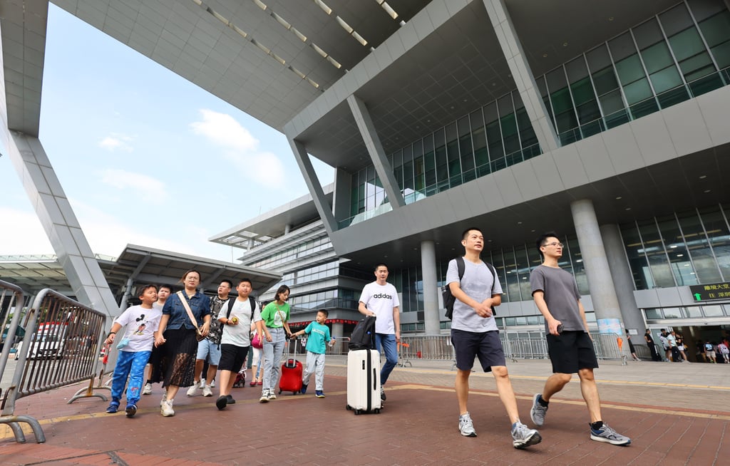 Lawmakers have asked whether better use of technology could cut down on manpower demands at border checkpoints. Photo: Dickson Lee