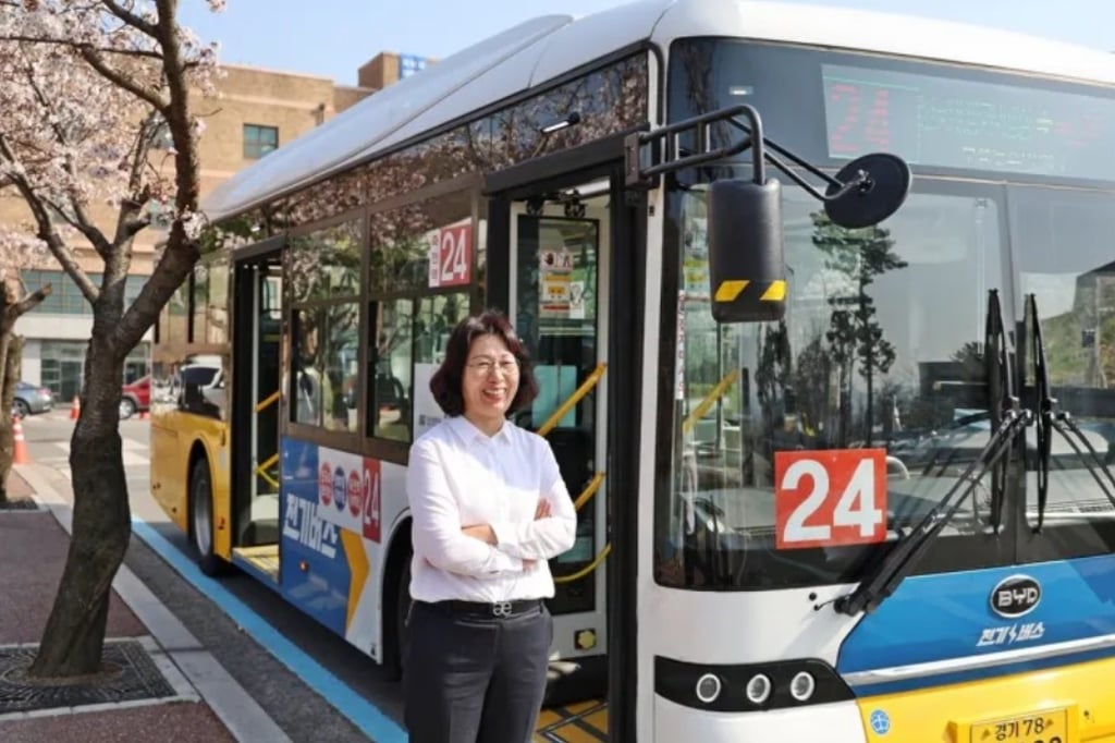 Driver Lee Si-young wasted no time in acting after the student collapsed. Photo: Dankook University