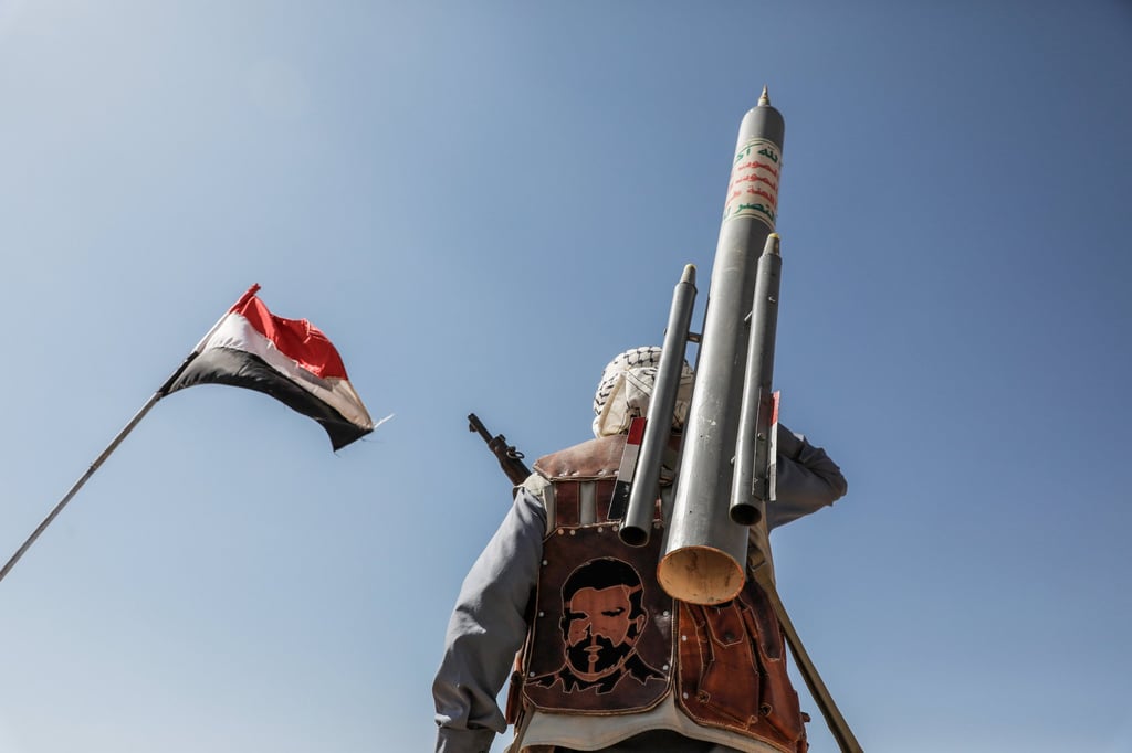 Armed rebels of the Iran-backed Houthi militia take part in a demonstration. Photo: dpa