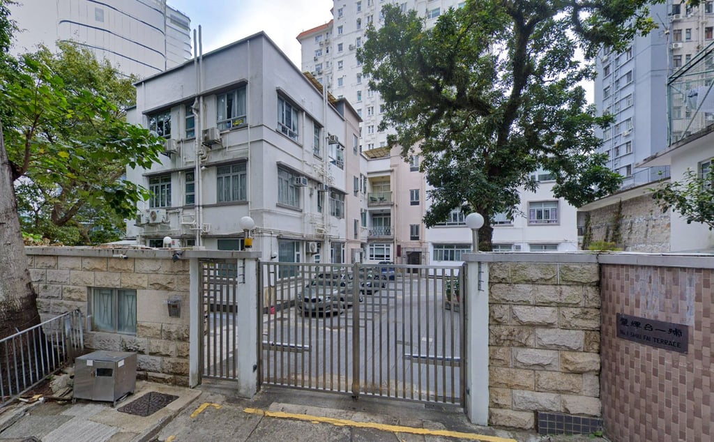Hong Kong police say the suspect is aged between 40 and 50 years old, and about 170cm to 180cm tall, with a thin physique. Photo: Google Maps