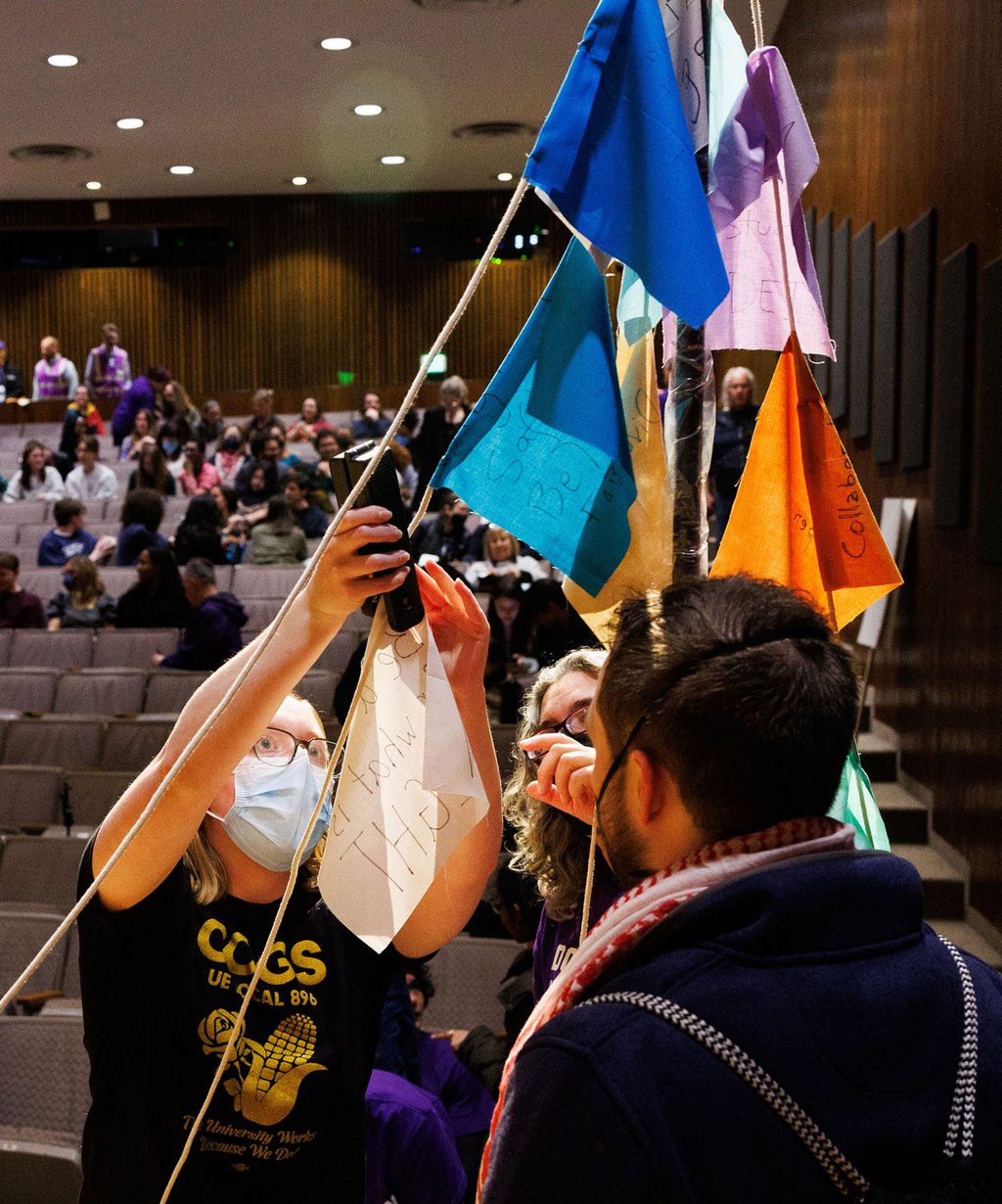 Attendees attach wishes written on pieces of cloth to a string at a rally to protest the Trump administration’s recent revocation of student visas in Evanston, Illinois, on April 17. Photo: TNS