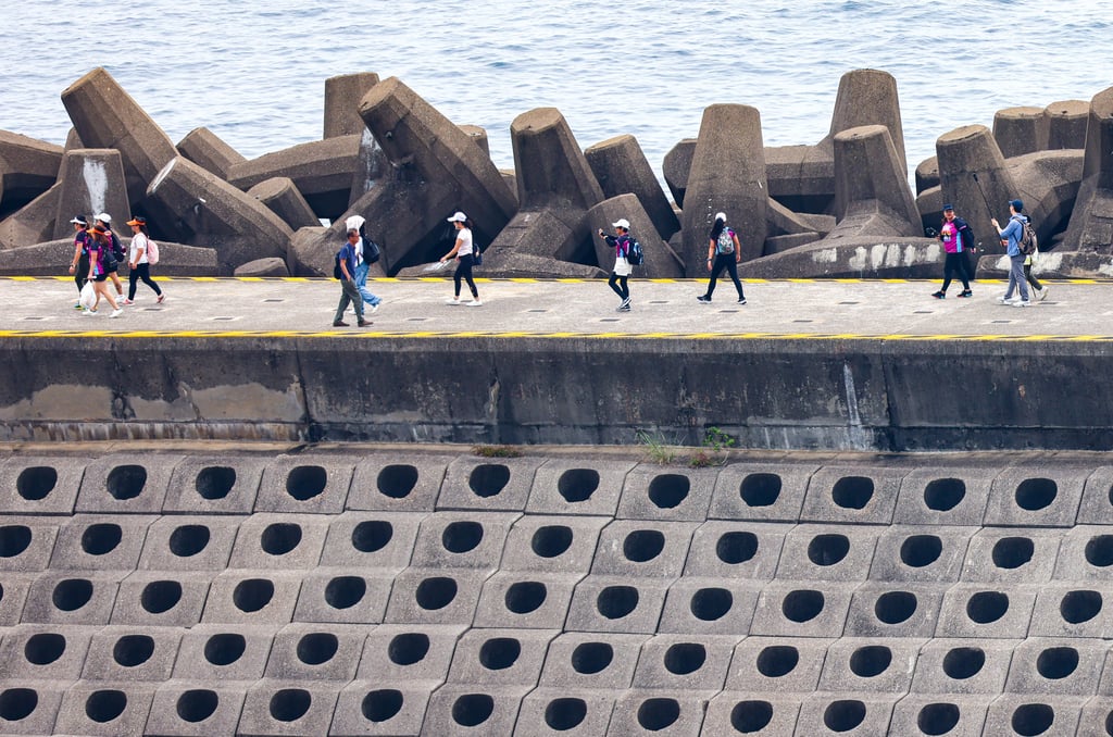 Tourists flock to the High Island Reservoir during the Labour Day “golden week” holiday. Photo: Dickson Lee