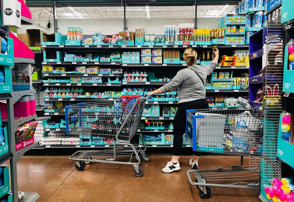 US retail giant Walmart has reportedly told some Chinese suppliers to resume shipments, in a possible sign that a deal to de-escalate the US-China trade war may be getting closer. Photo: AFP