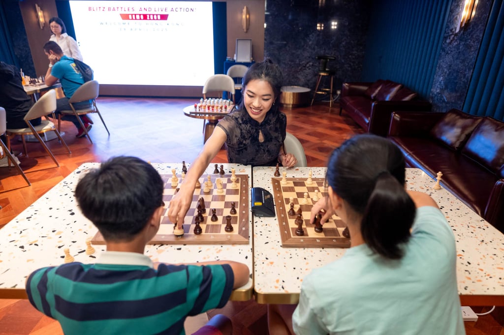 Nemo Zhou takes on two Hong Kong chess players at once. Photo: Hong Kong, China Chess Federation