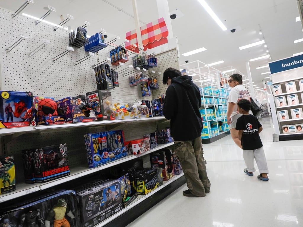 Shoppers browse the aisles of a department store in San Leandro, California, on April 30. Photo: EPA-EFE