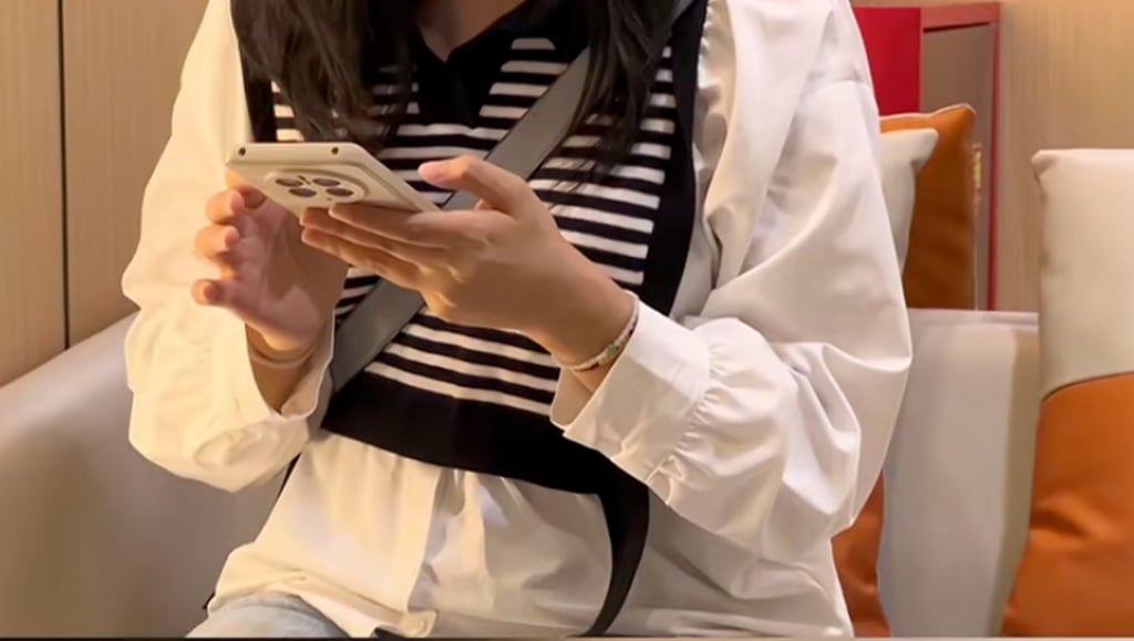 The woman was searching for her digital identity card on her phone when both she and her now ex-boyfriend saw the device connect automatically to the hotel’s Wi-fi. Photo: Douyin