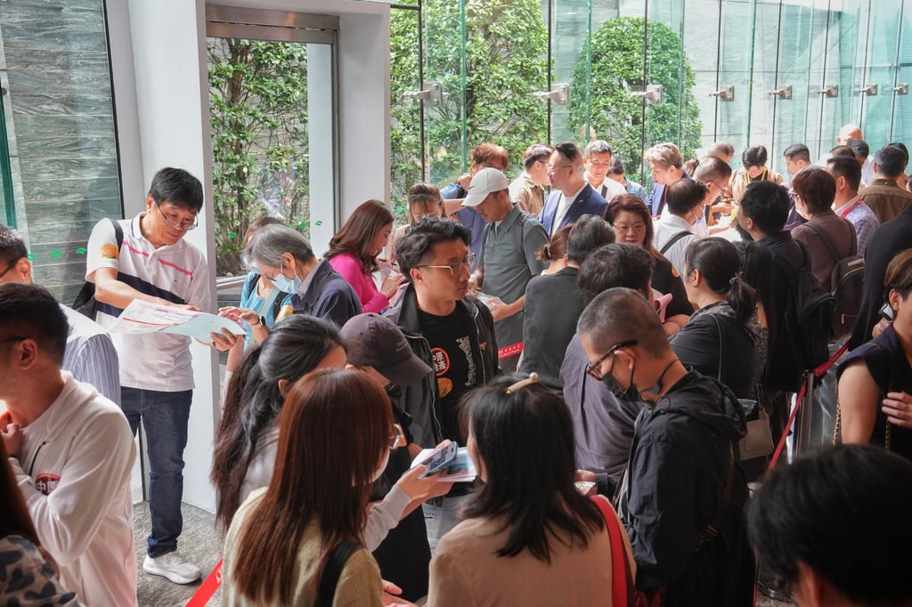 Potential buyers queue up to buy flats in Sun Hung Kai Properties’ Sierra Sea residential project at the International Commerce Centre on May 3. Photo: Elson Li