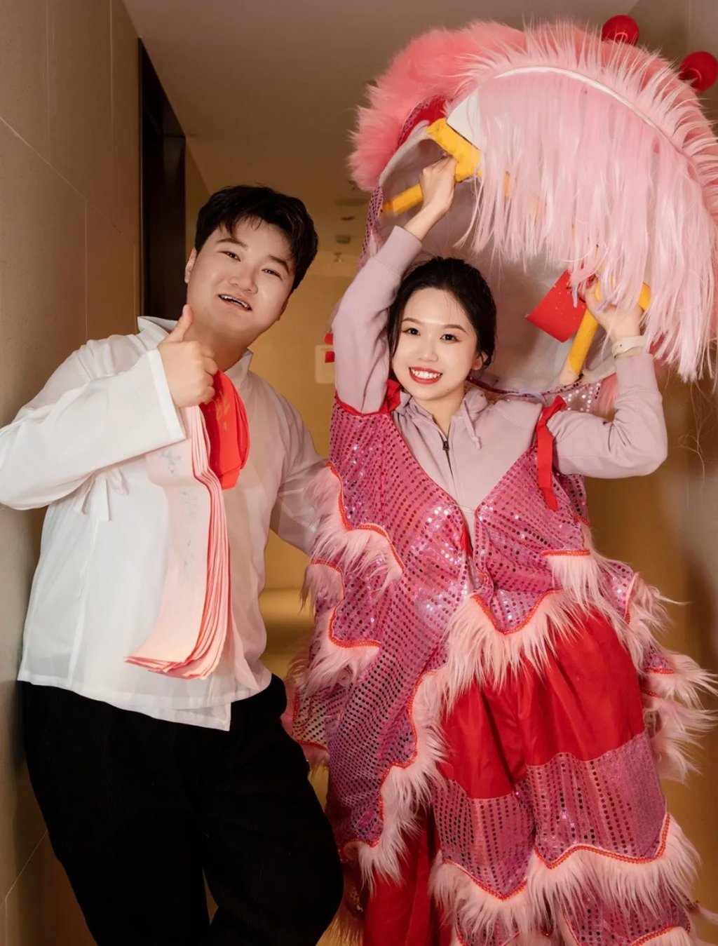 Due to a last-minute cancellation of their original venue, the couple faced challenges in organising a traditional wedding. Photo: Weixin