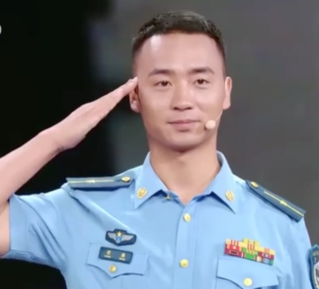 Cheng Qiang proudly salutes after becoming a People’s Liberation Army paratrooper. Photo: CCTV