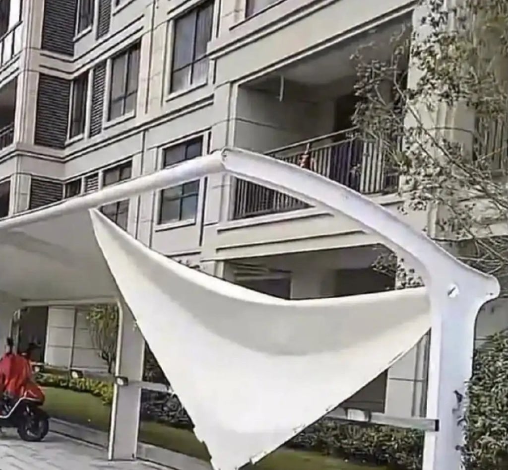 Fortunately for Peng, the awning, above, broke her fall and saved her life. Photo: Weibo