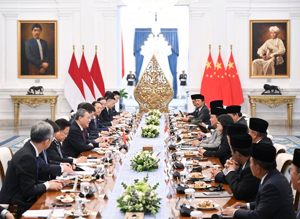 Chinese Premier Li Qiang holds talks with Indonesian President Prabowo Subianto at the presidential palace in Jakarta on May 25. Photo: Xinhua