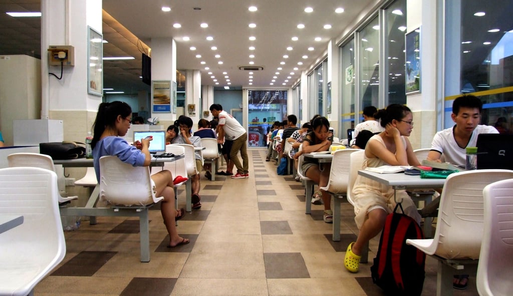 Key responsibilities for this position include overseeing the development and preparation of dishes, managing canteen contractors, supervising food safety, and handling administrative paperwork. Photo: Shutterstock
