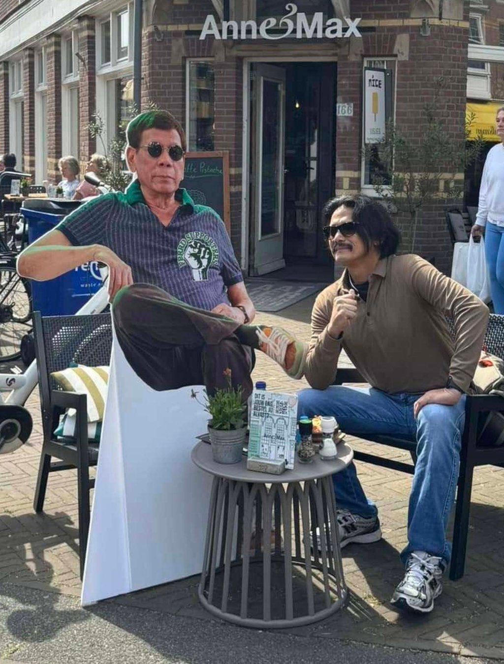 Senator Robin Padilla having a “breakfast meeting” with Rodrigo Duterte’s standee in The Hague. Photo: Facebook/Robin Padilla