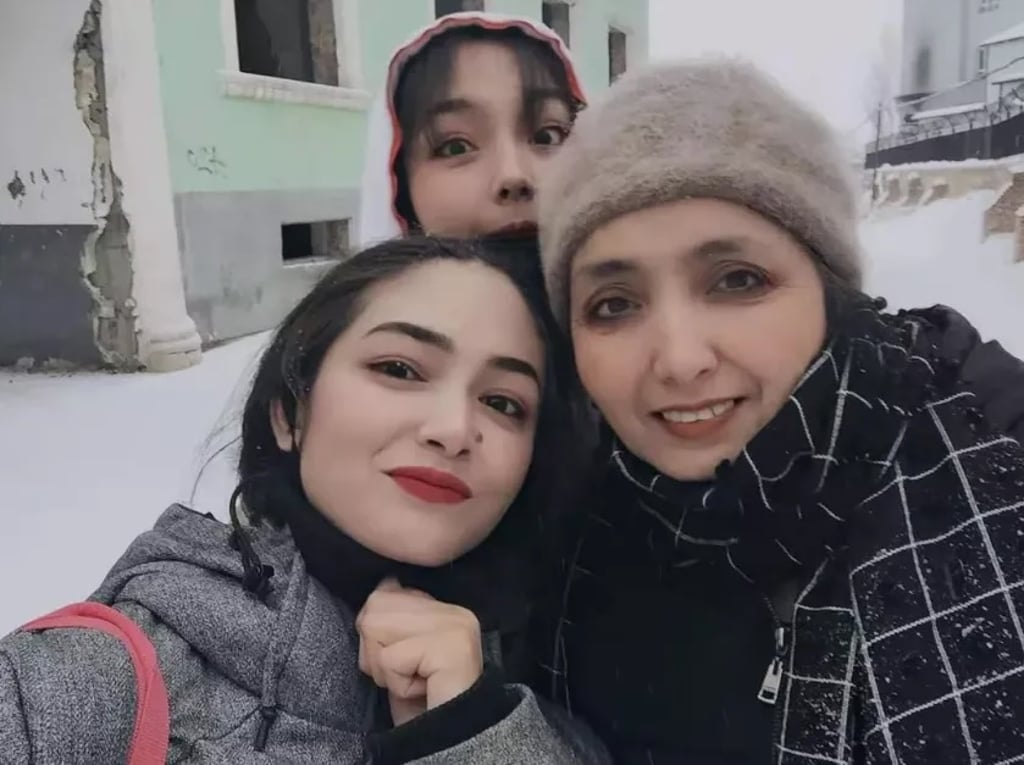 Buzainafu Yasenjiang, front left, is famed for her striking resemblance to the famous actress Dilraba Dilmurat. Photo: Weibo