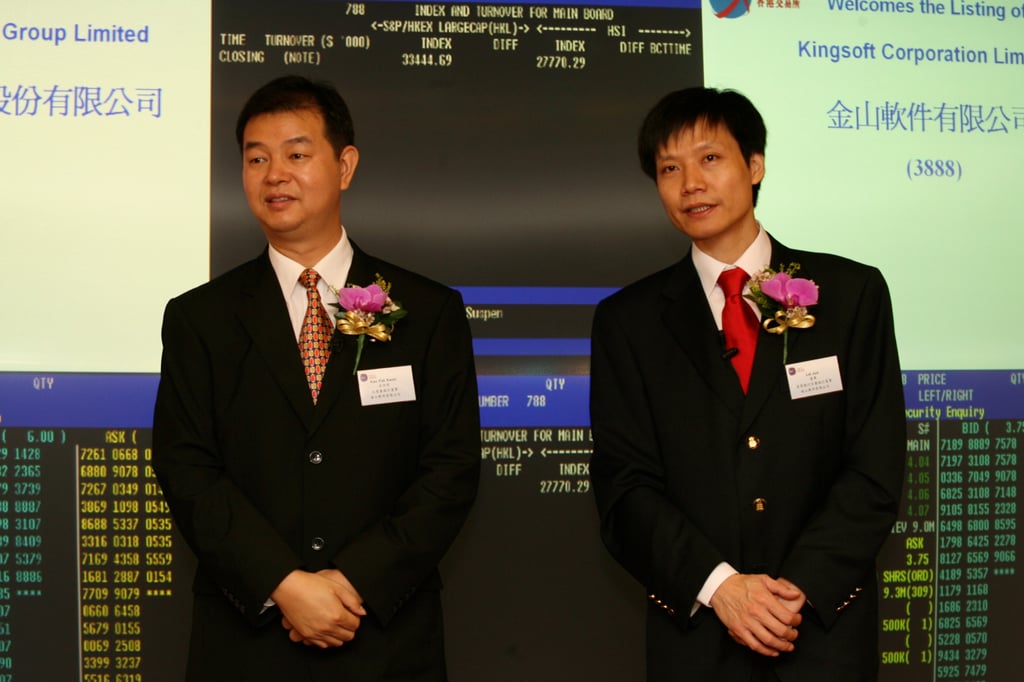 Then-Kingsoft Corporation CEO Lei Jun (right) with chairman Kau Pak-kwan during the company’s listing debut in Hong Kong in 2007. Photo: Dickson Lee