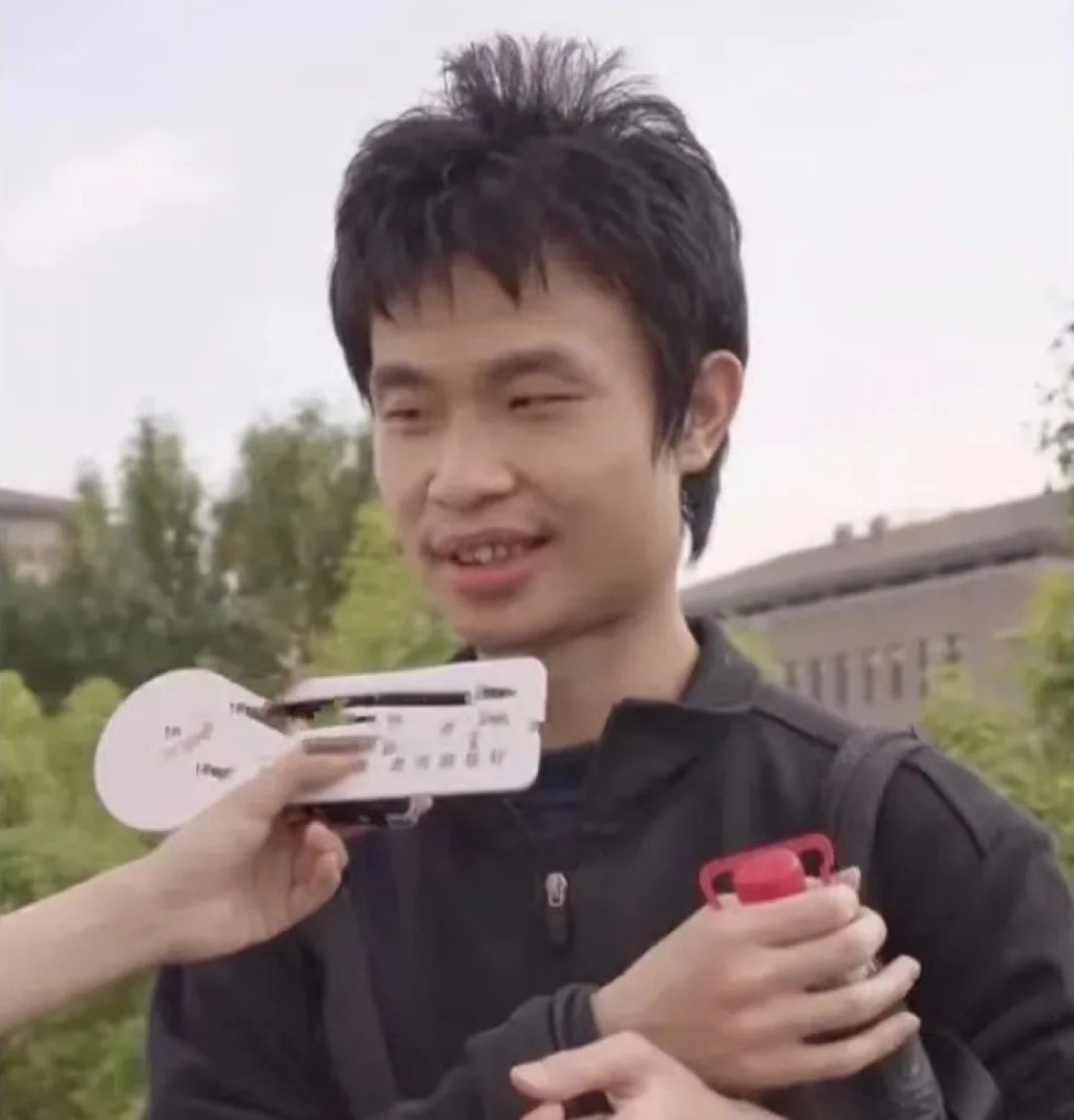 Wei first captured national attention in 2021 when a street interview showed him in tattered clothes, holding a water bottle and a plastic bag with three steamed buns. Photo: Douyin