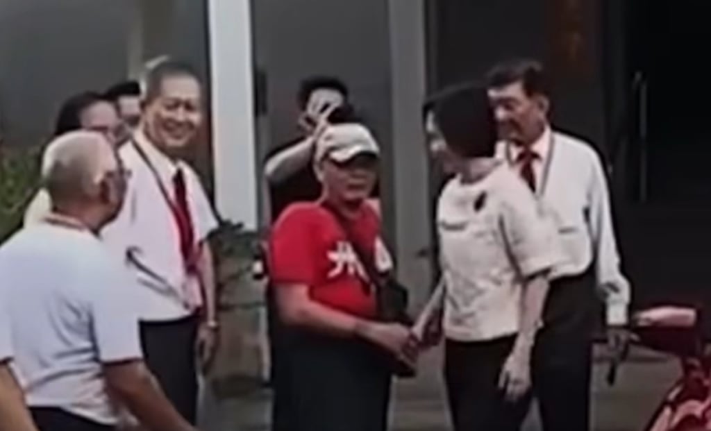 A video capture shows Minister of State Gan Siow Huang (second from right) shaking the hand of Leong Chee Leng of Kwong Wai Siew Peck San Theng, a Cantonese cultural organisation in Singapore. Photo: Handout