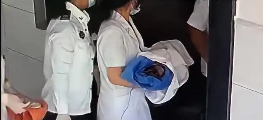 After experiencing what she believed to be a stomach issue post-lunch, Li discovered she was pregnant and delivered a baby boy just an hour afterwards. Photo: Douyin