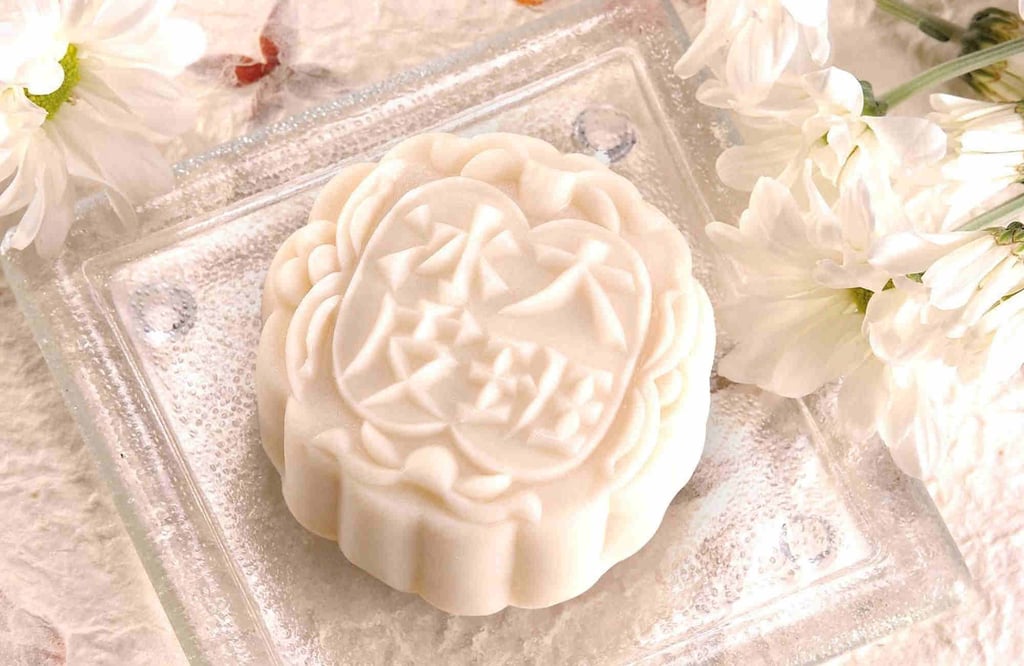 Taipan Bread & Cakes invented its signature snowy mooncakes in 1989. Photo: Facebook/Taipan