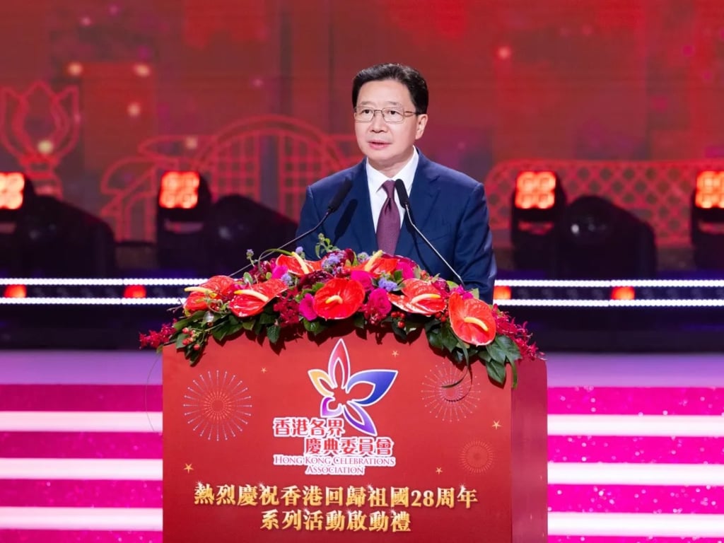 Zhou Ji delivers a speech at the gals celebration. Photo: Hadout.
