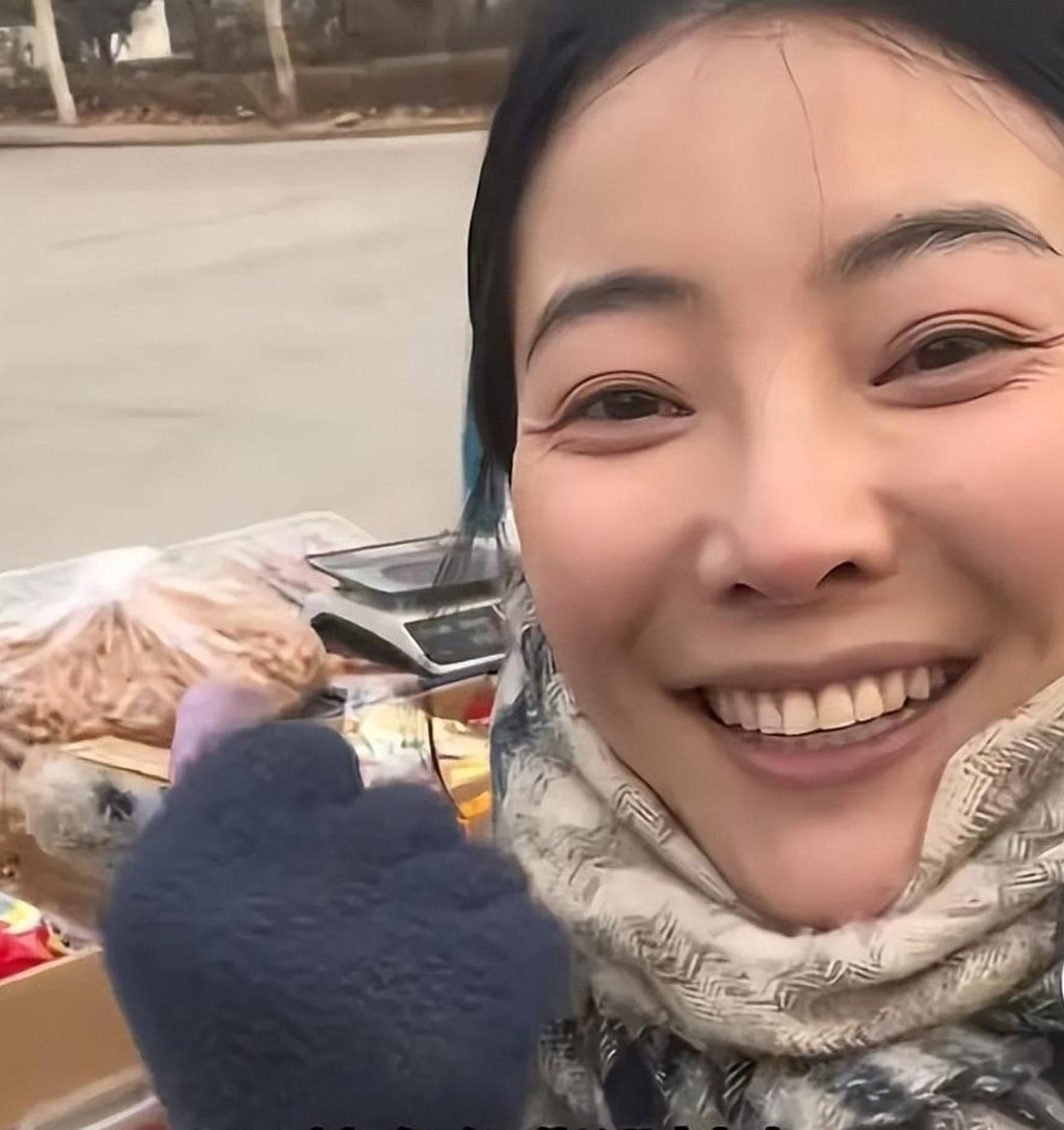 Li Yayun sells dried food on the street and very often gives discounts to elderly villagers. Photo: handout