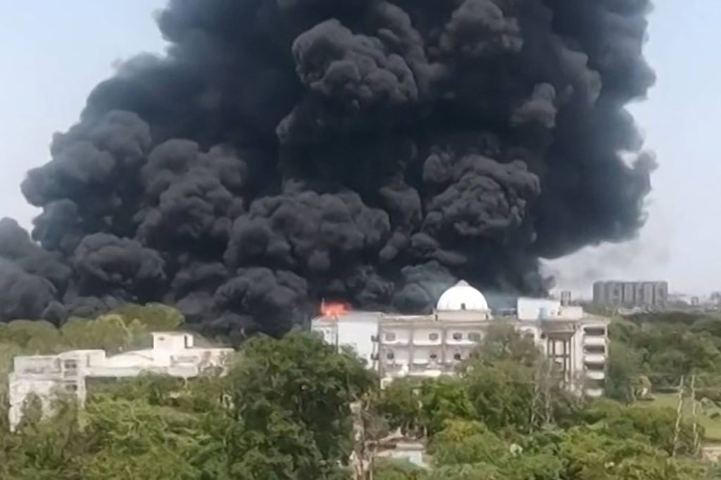 Thick black smoke billowing from a residential area after Air India flight AI171 crashed in Ahmedabad on June 12, killing 241 of the 242 people on board and 19 on the ground. Photo: AFP