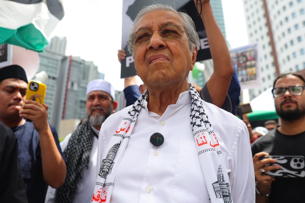 Malaysia’s former prime minister Mahathir Mohamad (centre) joins a rally in solidarity with the Palestinian people, in Kuala Lumpur, on March 28. Photo: EPA