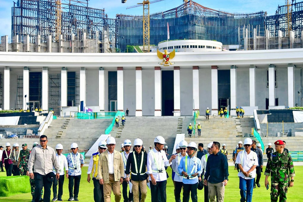 Then president Joko Widodo (centre) and other officials inspect progress on Nusantara in June 2024. Photo: Indonesian Presidential Palace / AFP