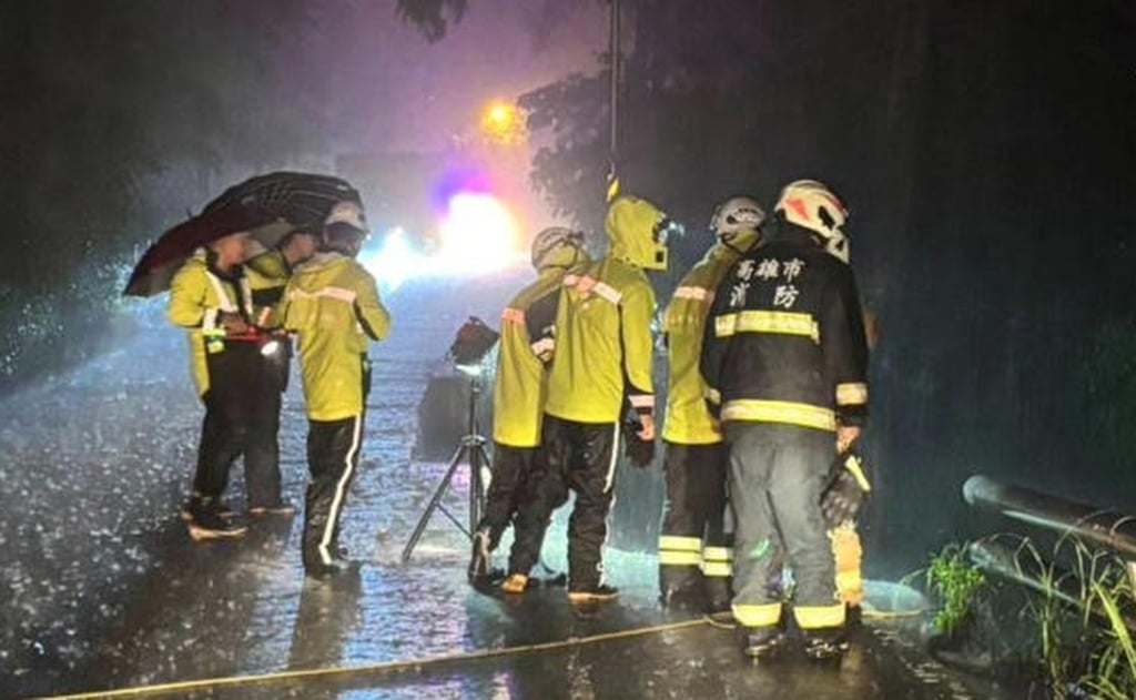 Rescuers subsequently recovered the bodies of the father and his 17-year-old daughter, and efforts are ongoing to locate the remaining missing family members. Photo: Handout