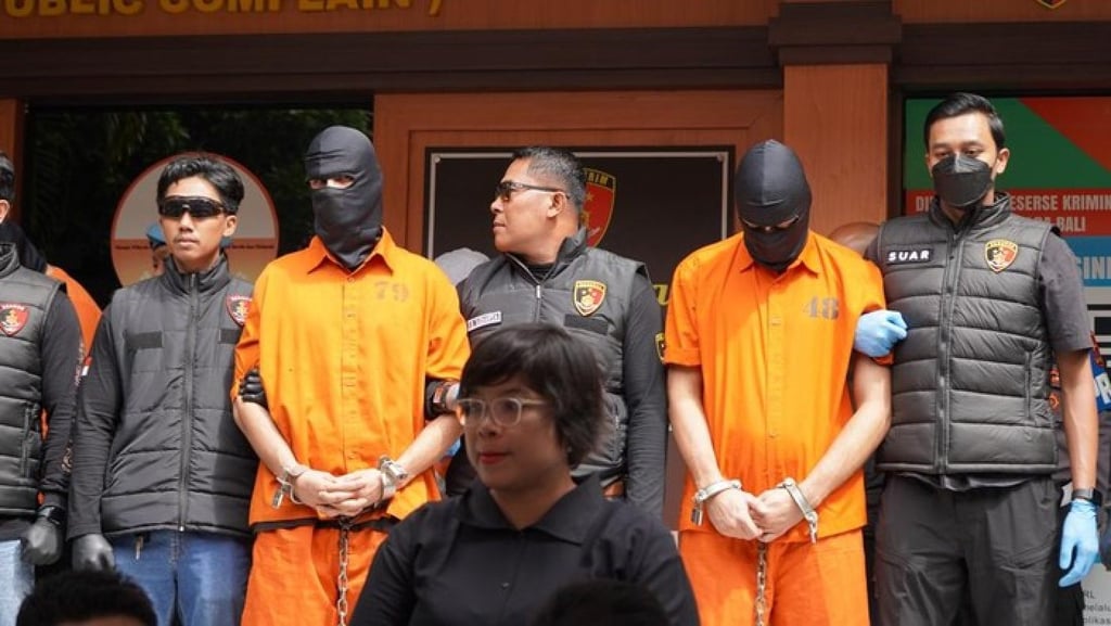 Bali police present the suspects involved in an extortion and assault ring targeting foreign tourists during a press conference on Friday. Photo: Bali Police