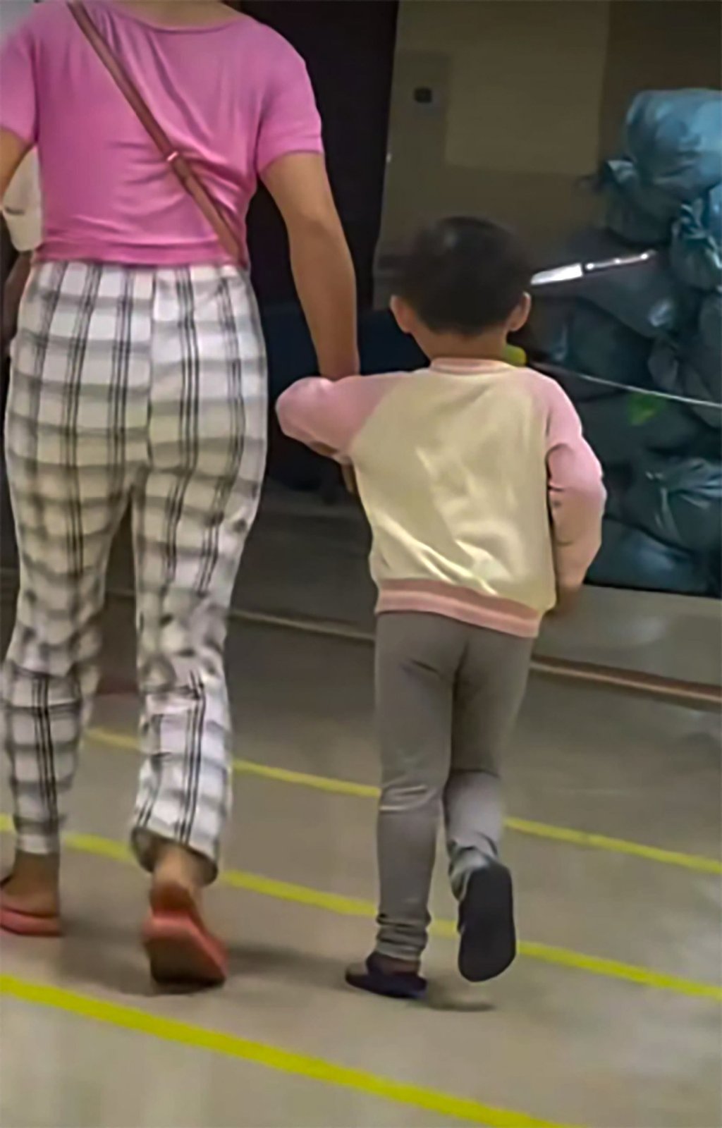 Millions of people have watched a video of the surprisingly calm mother and daughter online. Photo: weibo