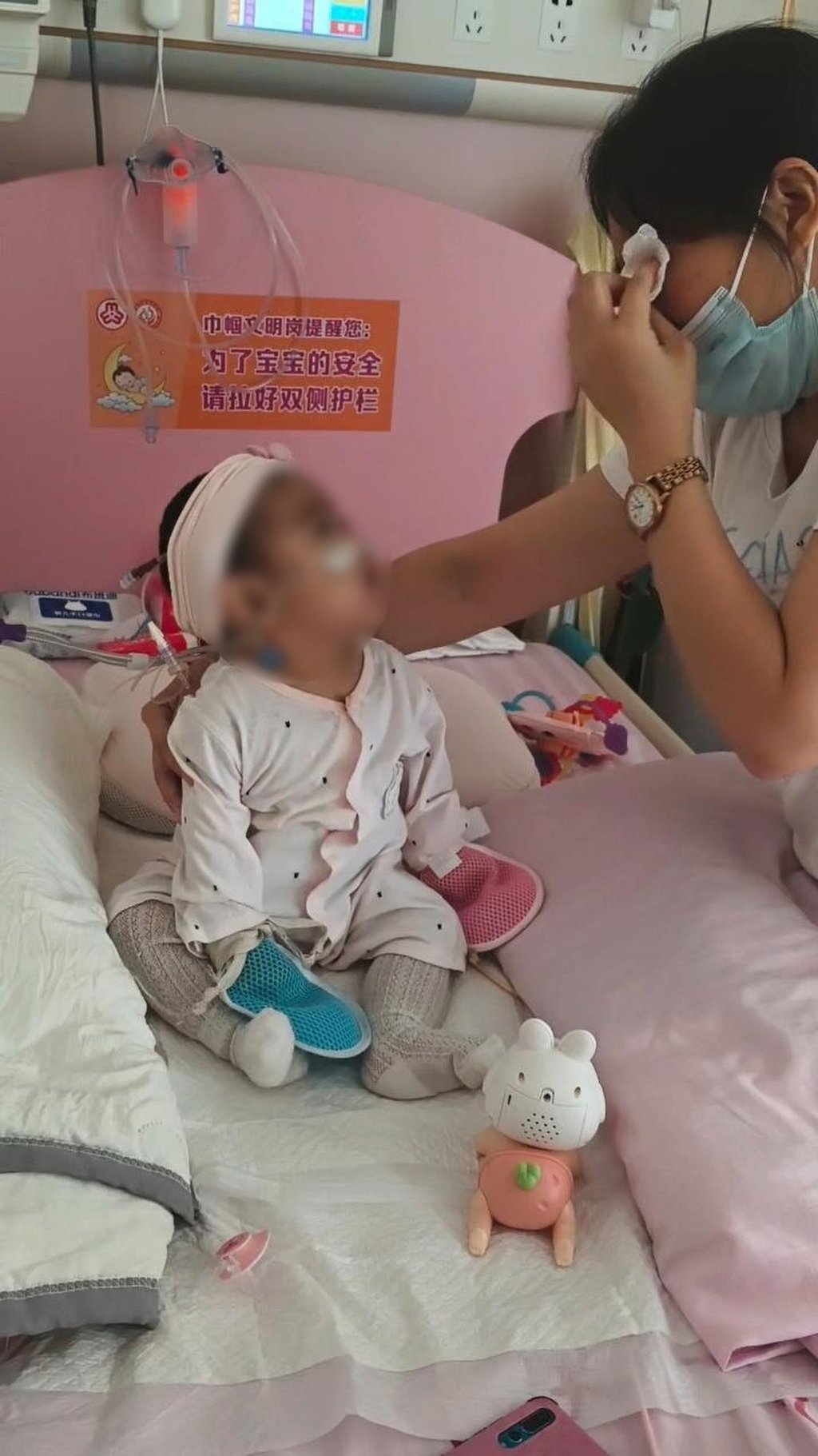 Little Yiyi underwent an array of examinations before doctors diagnosed her with liver disease. Photo: Handout