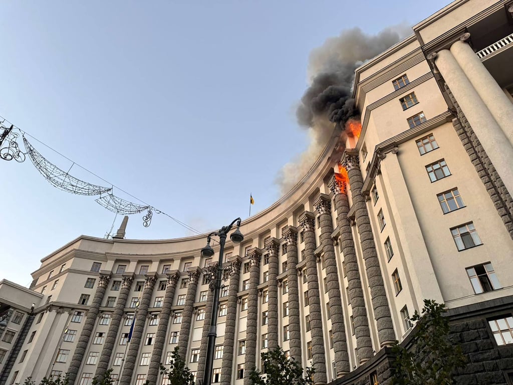 A Ukrainian government building in Kyiv on fire on Sunday after an overnight attack by Russia. Photo: AFP/Ukrainian State Emergency Service