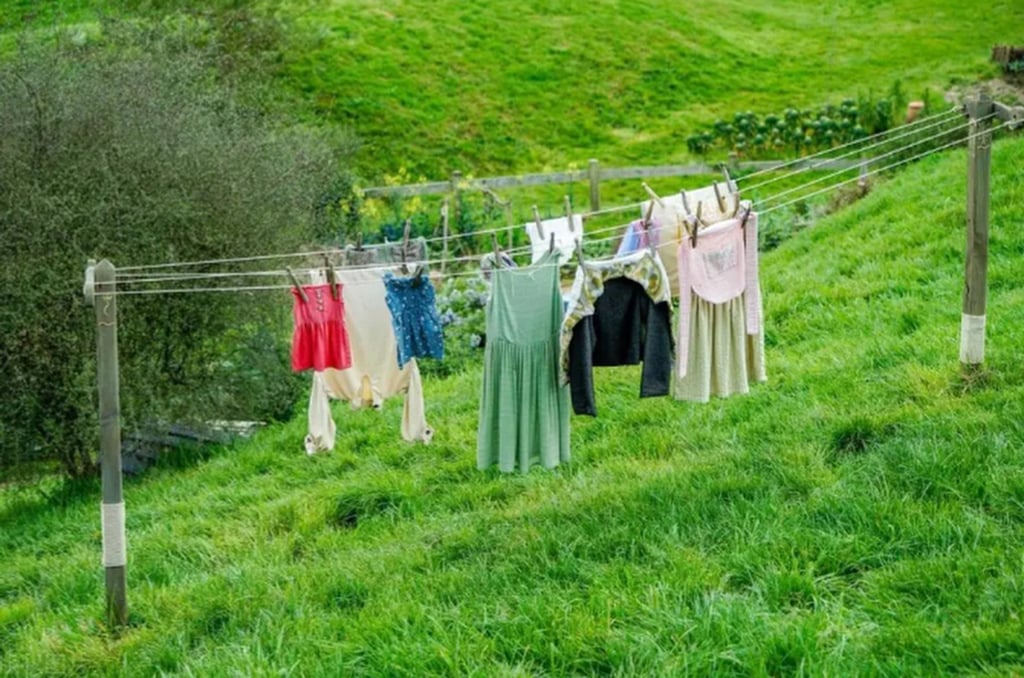 The festival is marked by families drying clothes and bedding outdoors to dispel bad luck and invite good fortune. Photo: QQ.com