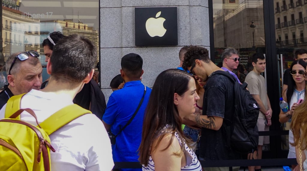 Customers wait outside the Apple Store during the launch of the new iPhone 17 in Puerta del Sol on Friday. Photo: SOPA/dpa