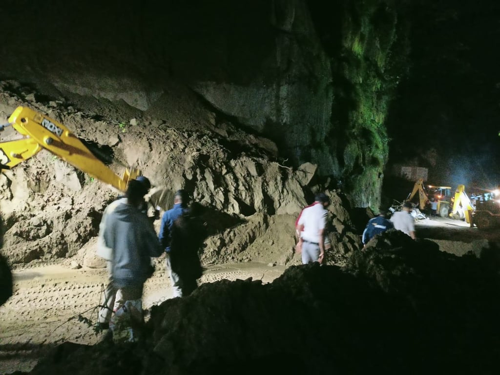 Rescued passengers are taken to a hospital after a massive landslide hit their bus near Bilaspur in India’s northern state of Himachal Pradesh on Tuesday. Photo: District Public Relation Office Bilaspur/AP