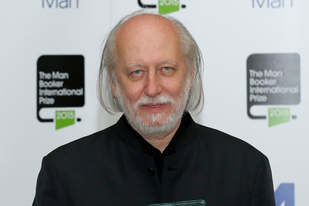 Hungary’s Laszlo Krasznahorkai poses for photographers in London in 2015. Photo: AP