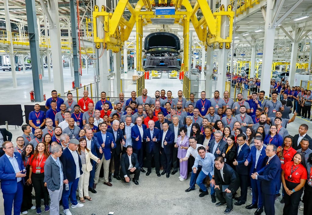 Lula poses with workers at the BYD electric vehicle plant in Bahia state on Thursday. Photo: handout
