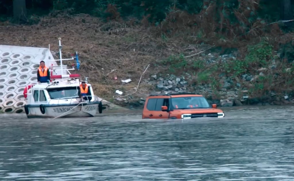 The G700 SUV crossed the Yangtze River at an average speed of 7km/h. Photo: Handout