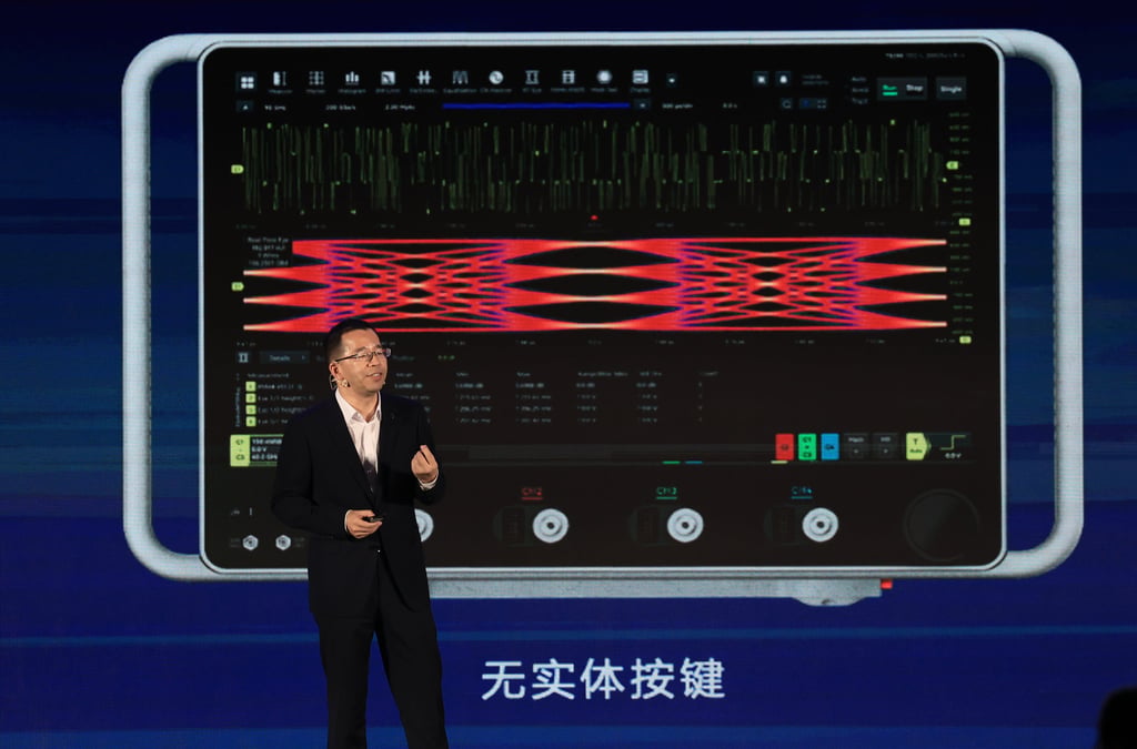 Longsight Technologies CEO Liu Sang presents the company’s 90-gigahertz ultra-high-speed, real-time oscilloscope at the WeSemiBay Semiconductor Ecosystem Expo 2025 in Shenzhen on Wednesday. Photo: Xinhua
