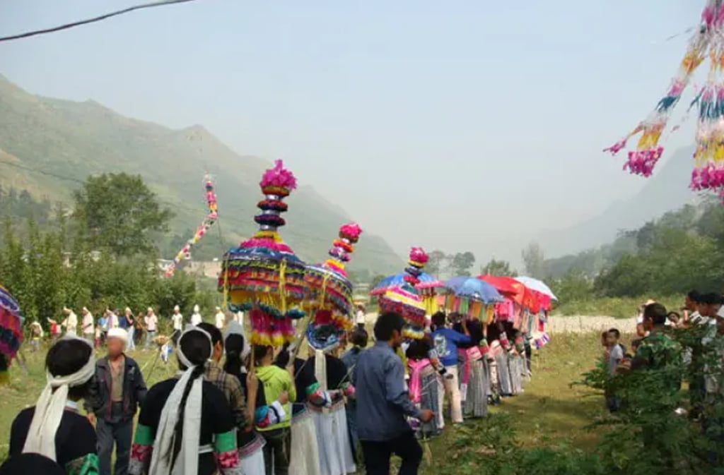 The procession, which involves both men and women, is an event filled with colour. Photo: 163.com