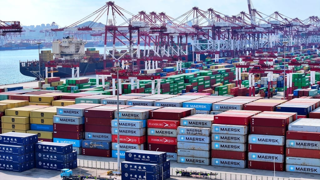 Standard Chartered expects the Chinese government to promote greater use of the yuan in international transactions. Photo: Xinhua