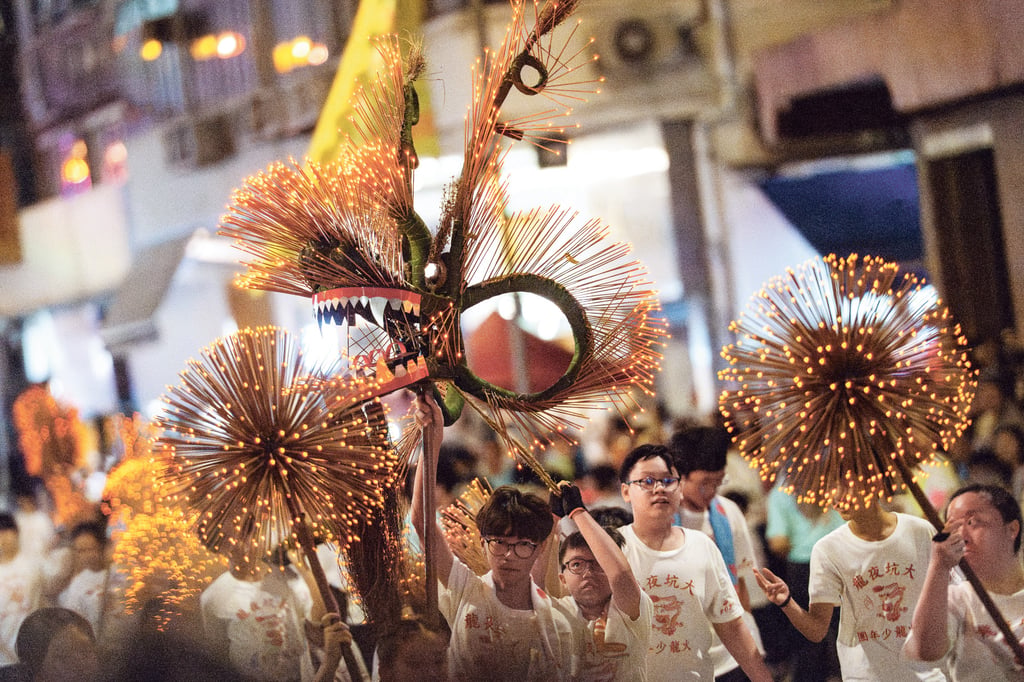 Khaby Lame learned how to perform the fire dragon dance in Tai Hang as part of his three-day visit to the city. Photo: Quoc Huy Truong