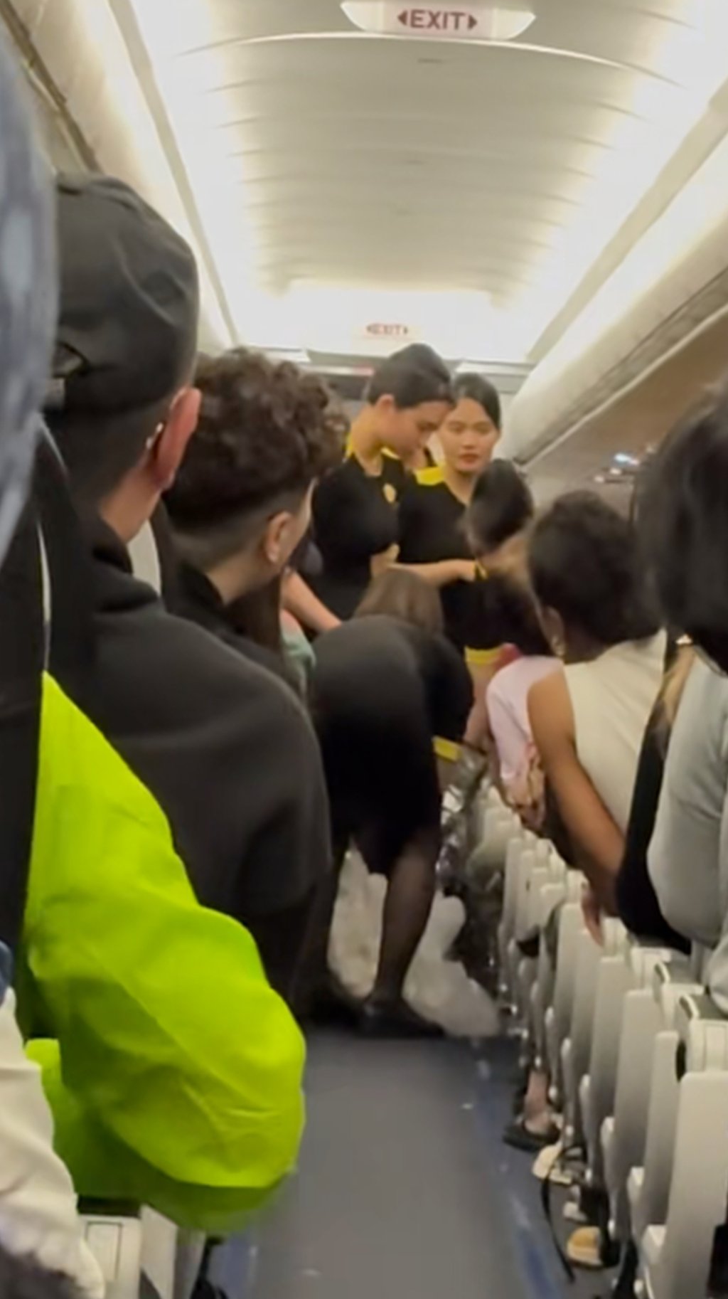 Scoot cabin crew worked quickly to extinguish the flame on flight TR939 from Hong Kong to Singapore on Saturday. Photo: RedNote