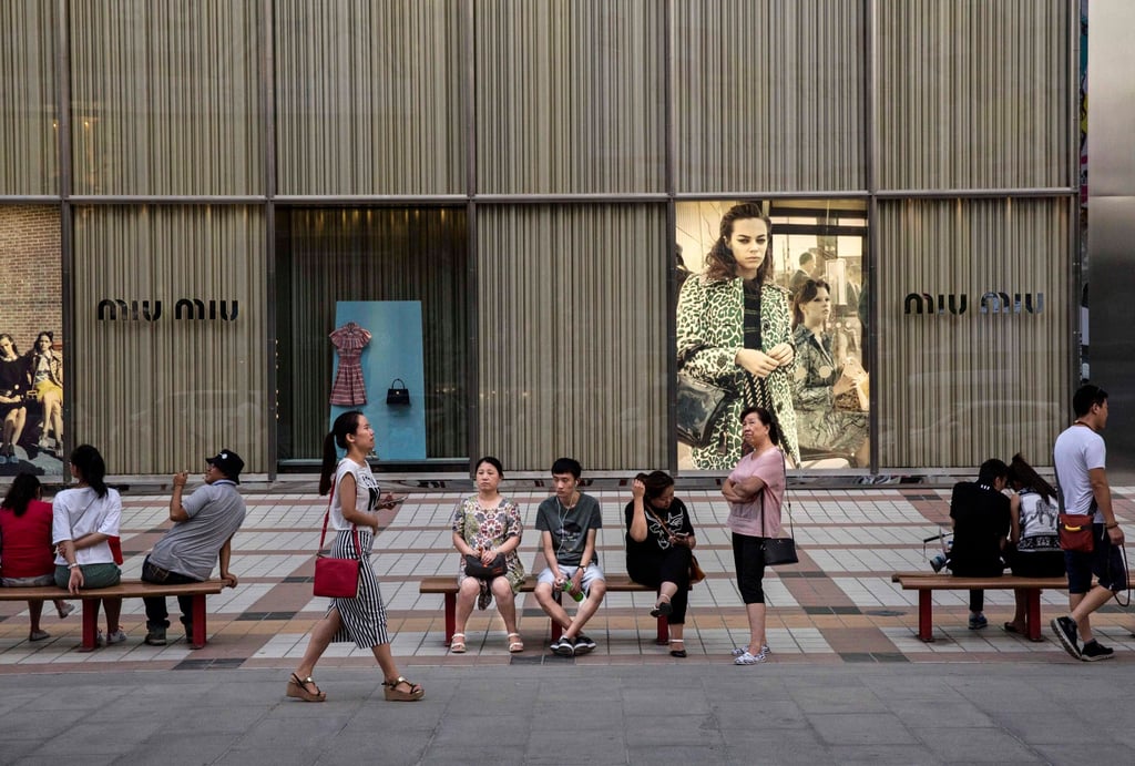 The women paid for his expensive shopping and other expenses willingly after being misled by a large stack of cash that appeared genuine. Photo: Kevin Frayer/Getty Images
