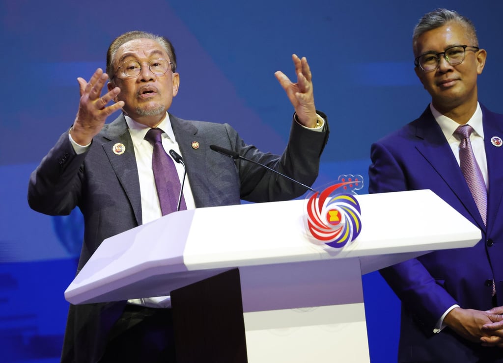 Malaysia’s Prime Minister Anwar Ibrahim (left) speaks beside Minister of Investment, Trade and Industry Tengku Zafrul Aziz after the closing of the Asean Summit in Kuala Lumpur on October 28. Photo: EPA