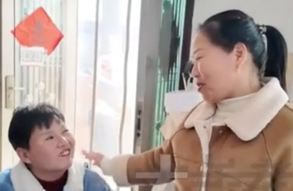 Liu Zhenyan, right, has never wavered in her commitment to Yuanyuan’s care. Photo: Baidu
