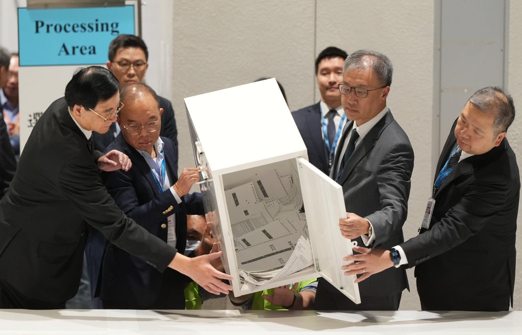Secretary for Constitutional and Mainland Affairs Erick Tsang (second left), and Electoral Affairs Commission chief Justice David Lok empty a ballot box. Photo: Sam Tsang