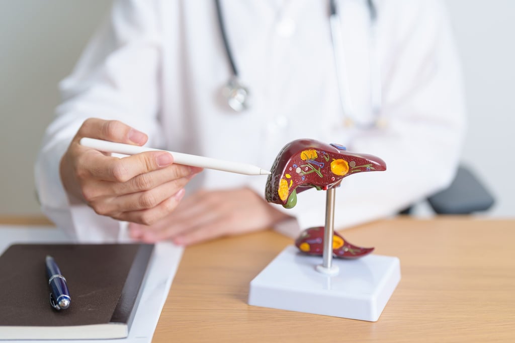 After three years of marriage, the husband was diagnosed with primary biliary cirrhosis, a rare liver disease, and doctors warned that without a transplant, his life expectancy was limited to just one year. Photo: Shutterstock