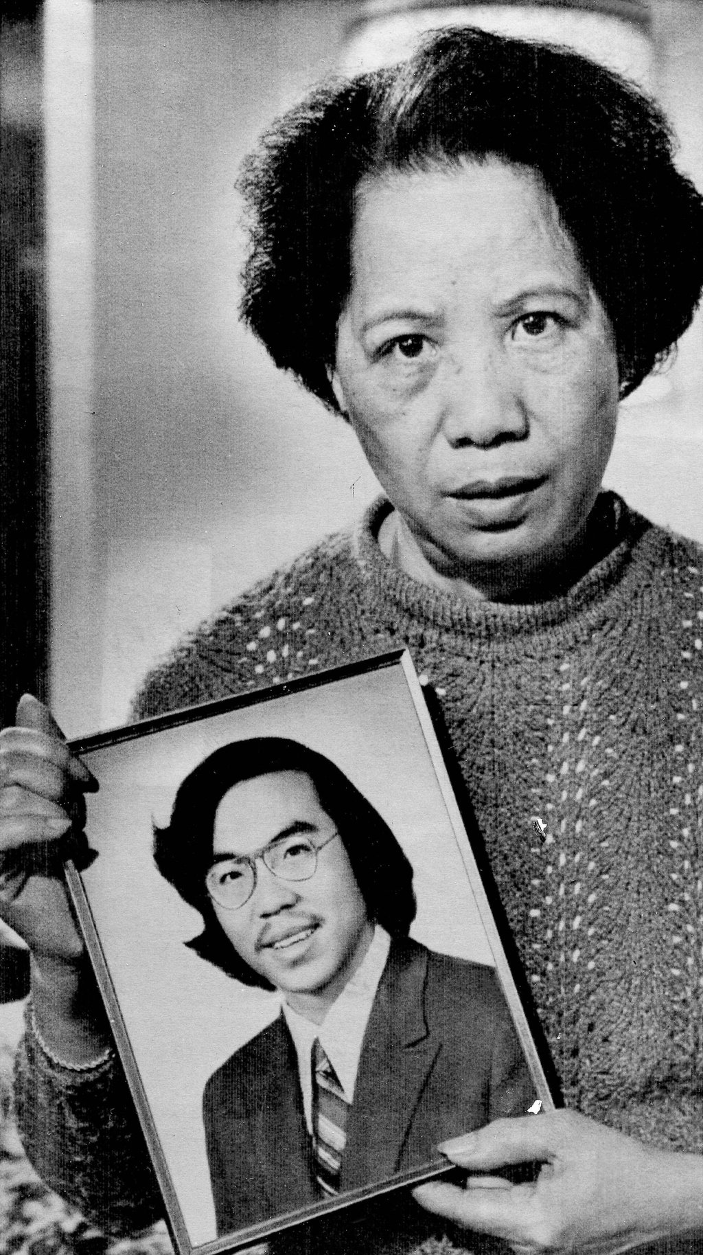 Lily Chin holds a photograph of her son Vincent, in November 1983, a year after he was beaten to death. Photo: AP